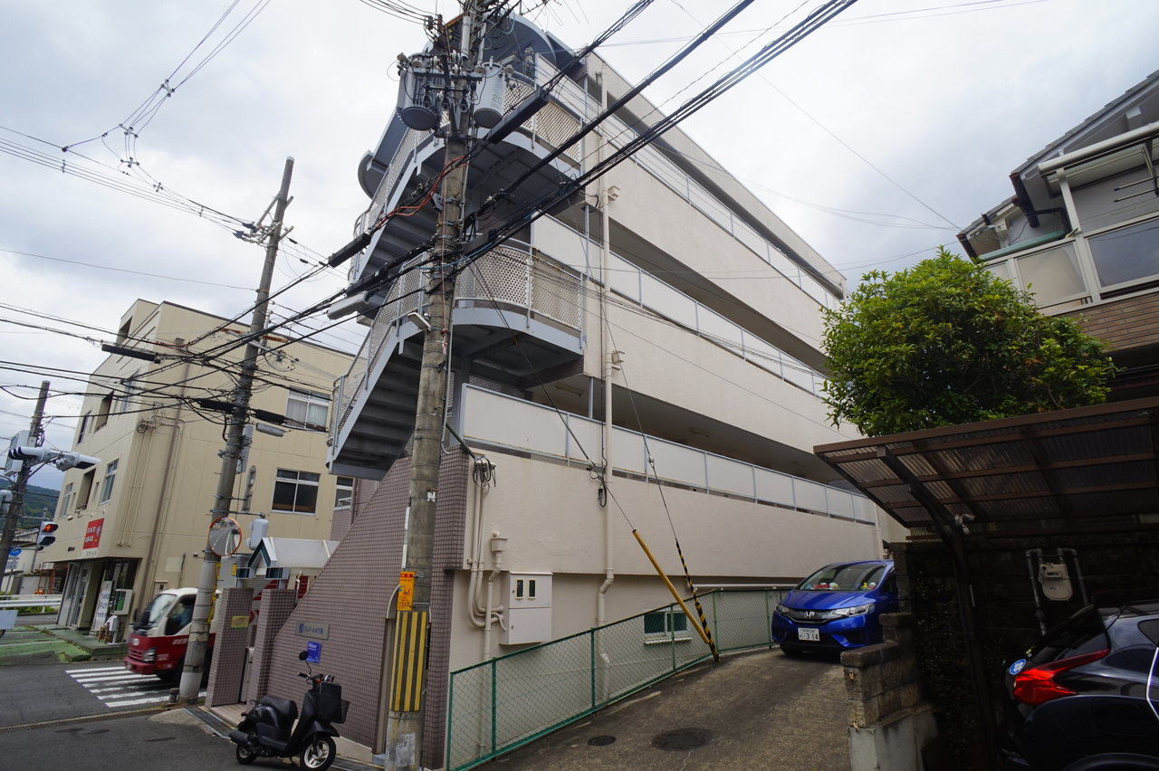 プレアール東生駒の外観