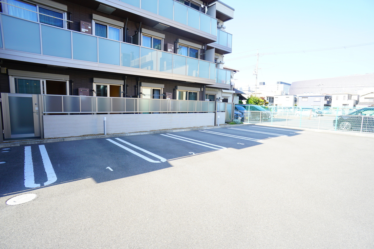 Calme alley　（カルムアレイ）の駐車場