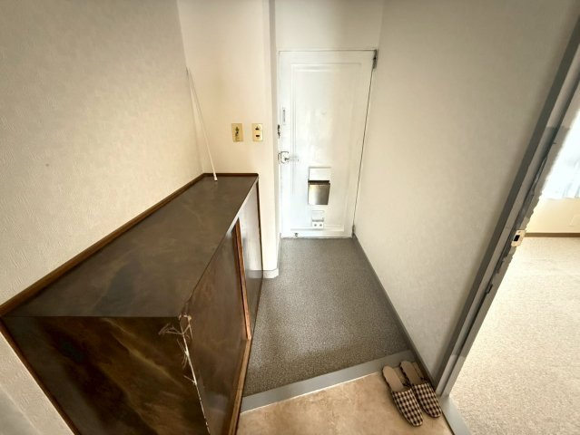 南京終マンションA棟の玄関