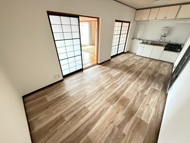 南京終マンションA棟の居間・リビング