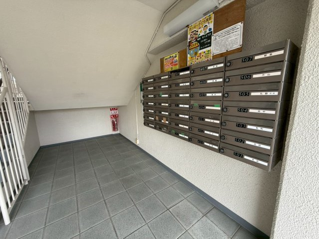 南京終マンションA棟のエントランス
