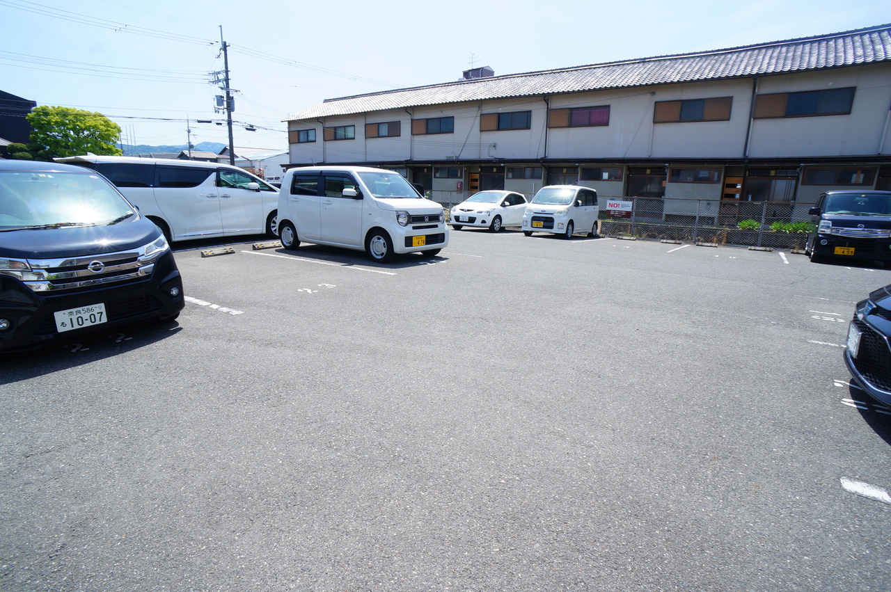 カリーノＡ棟の駐車場