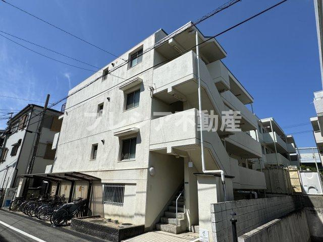 ドミール甲子園の外観