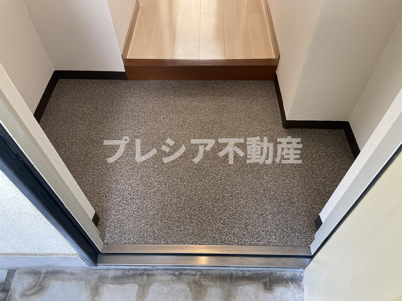 ドミール甲子園の玄関
