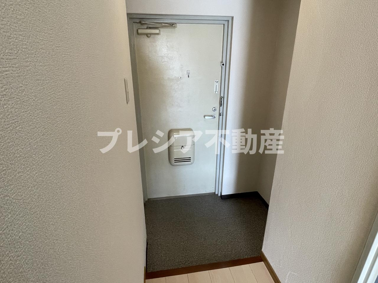 ドミール甲子園の玄関