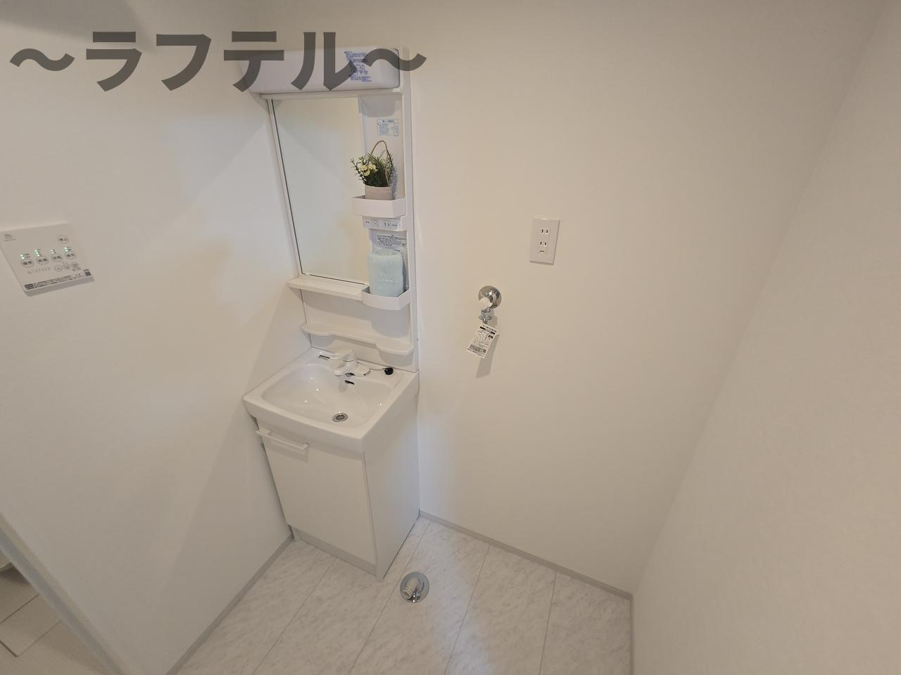 街角と休日のフェリーチェの洗面所