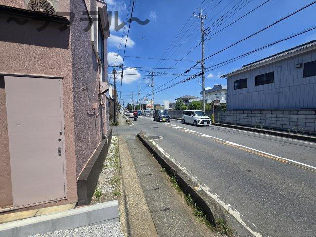 街角と休日のフェリーチェの周辺