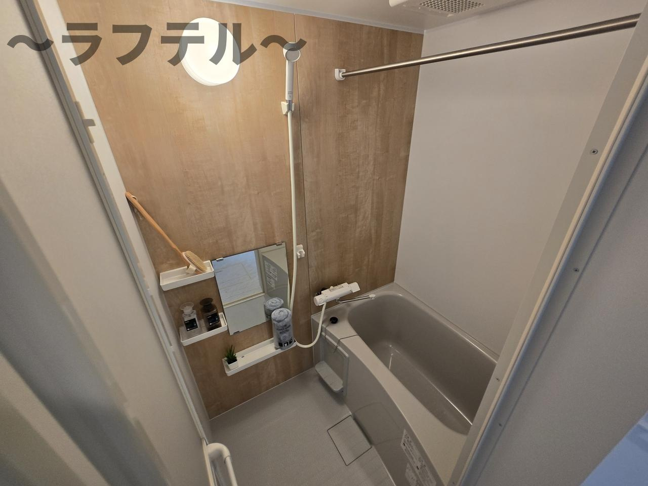 街角と休日のフェリーチェの浴室