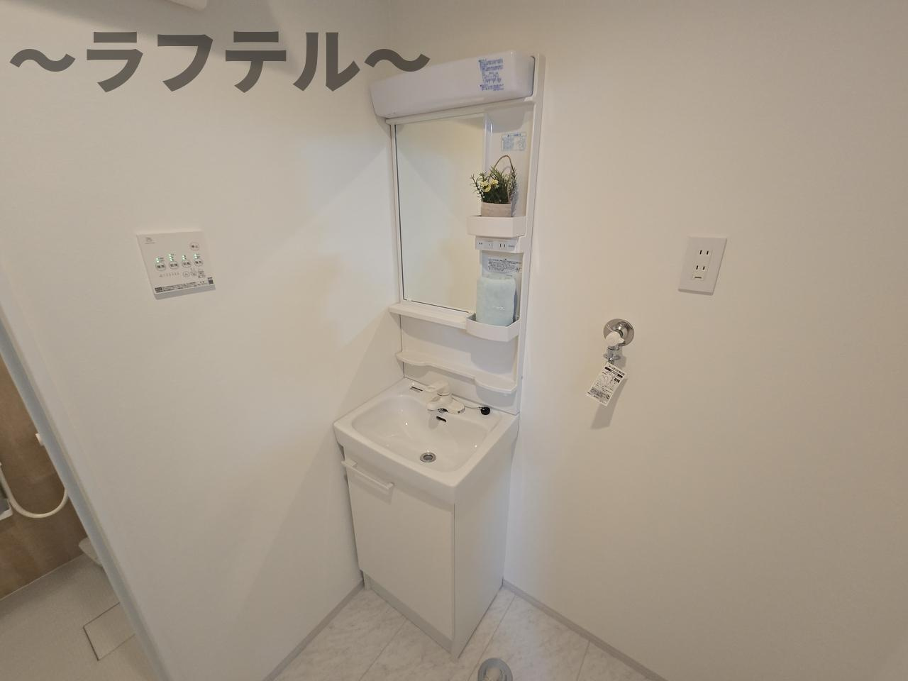 街角と休日のフェリーチェの独立洗面台