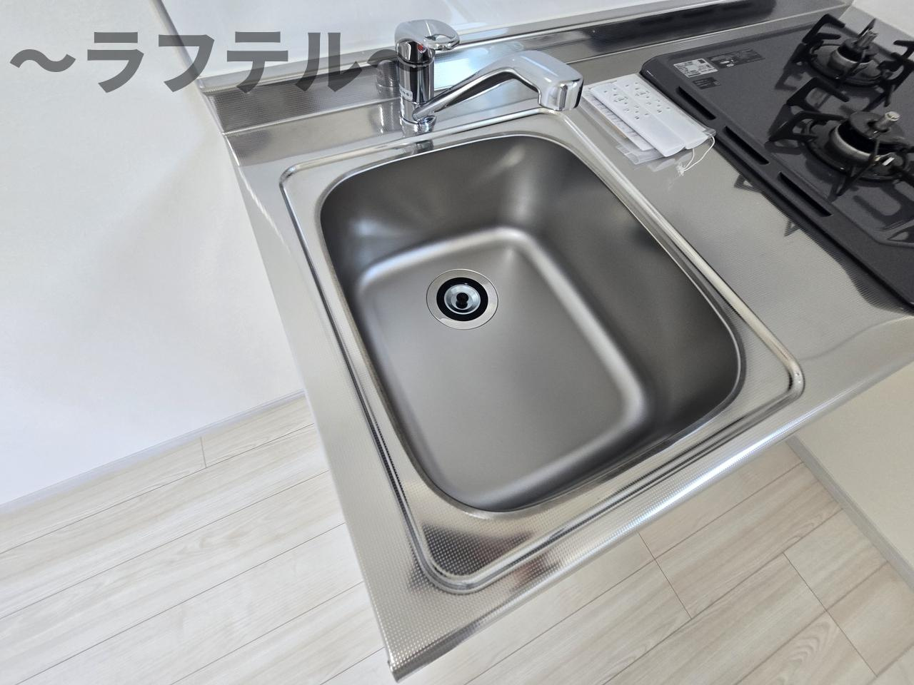 街角と休日のフェリーチェのキッチン|別部屋イメージ写真