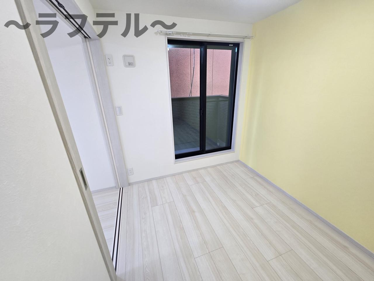 街角と休日のフェリーチェの寝室|別部屋イメージ写真