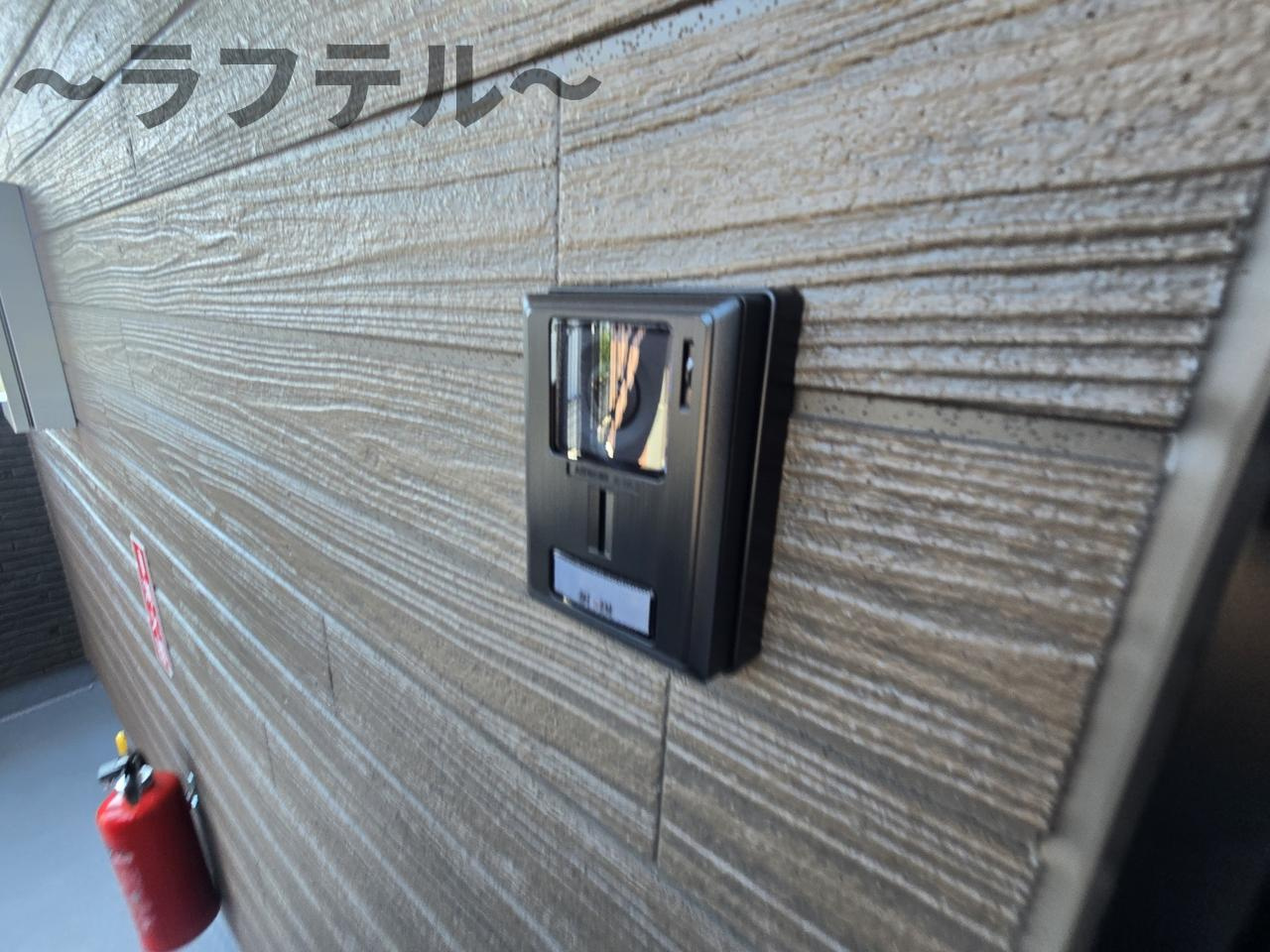街角と休日のフェリーチェのバルコニー|別部屋イメージ写真