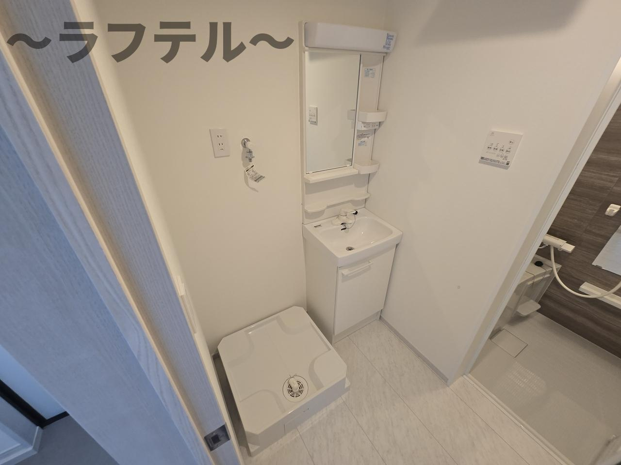 街角と休日のフェリーチェの洗面所|別部屋イメージ写真