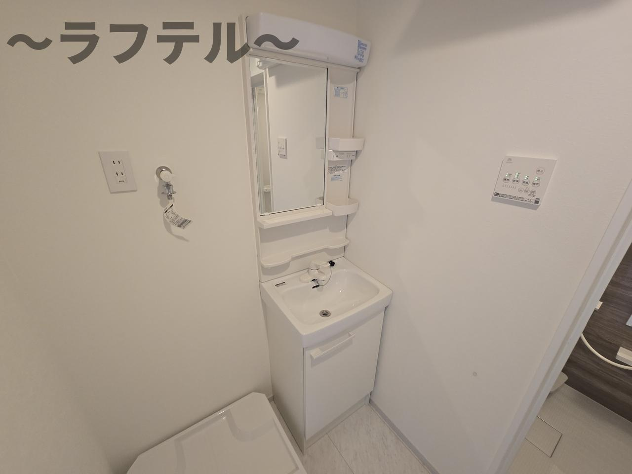 街角と休日のフェリーチェの独立洗面台|別部屋イメージ写真