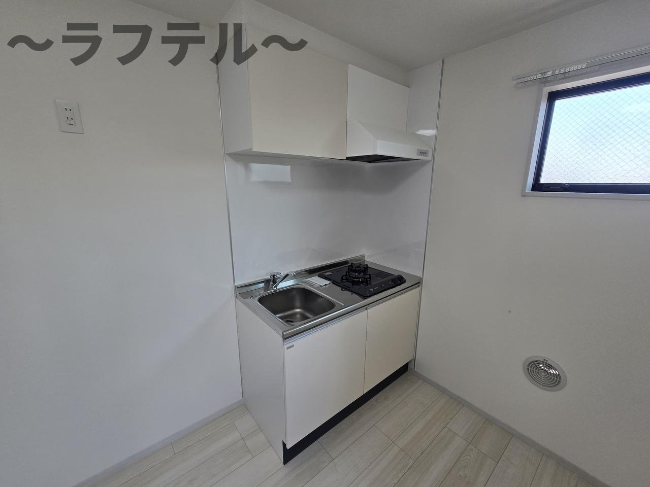 街角と休日のフェリーチェのキッチン|別部屋イメージ写真