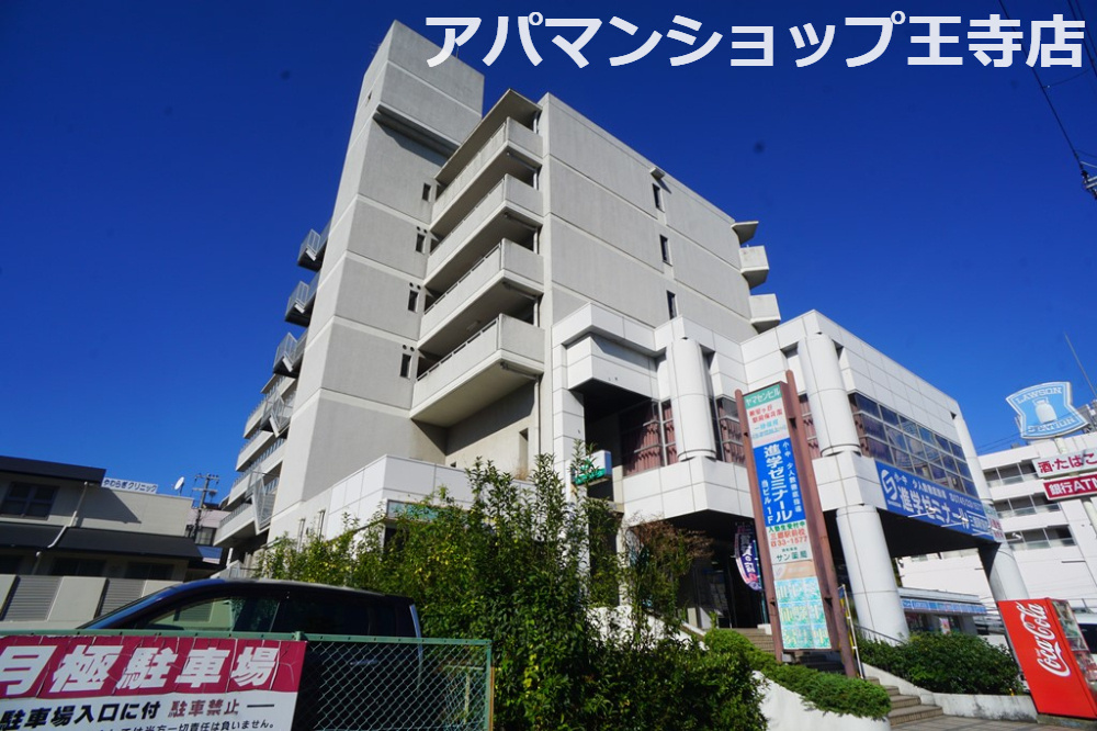 ヤマセンビルの外観