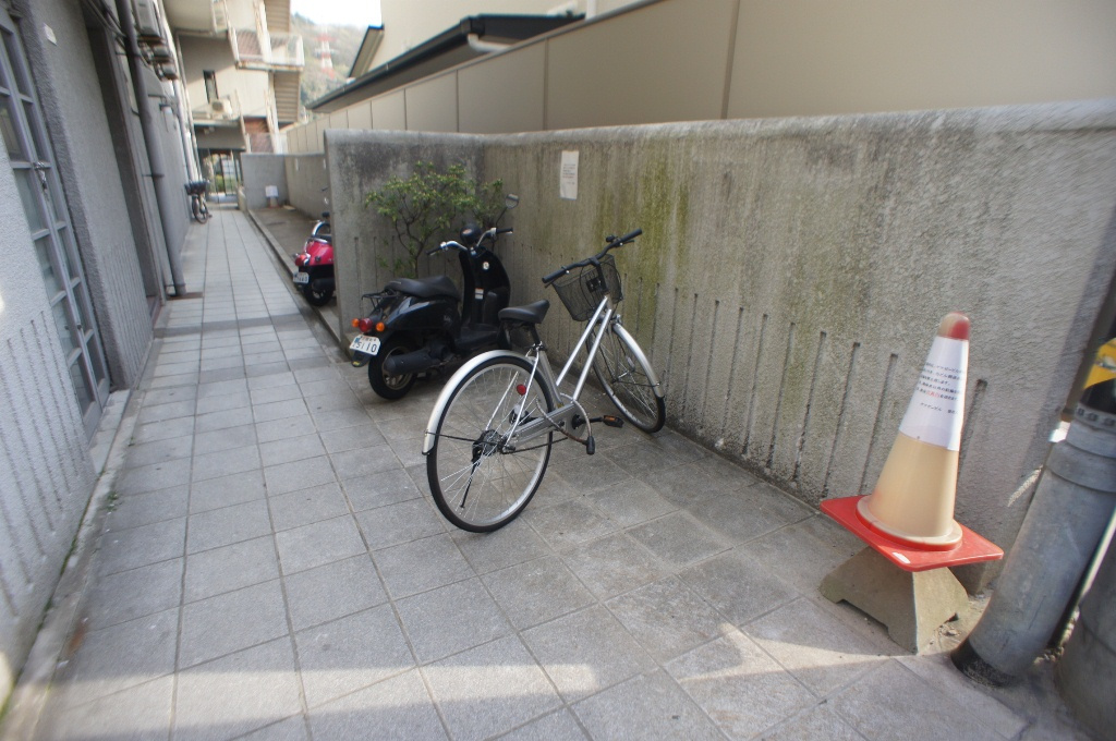 ヤマセンビルの駐車場