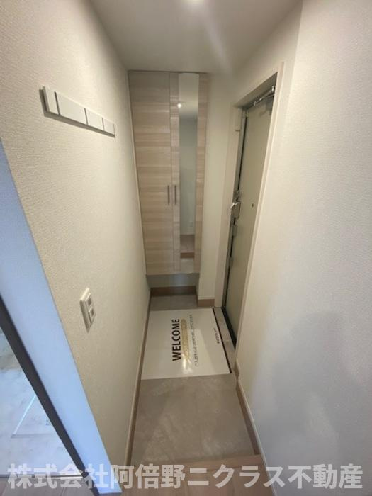 ルシェーナ西田辺の玄関