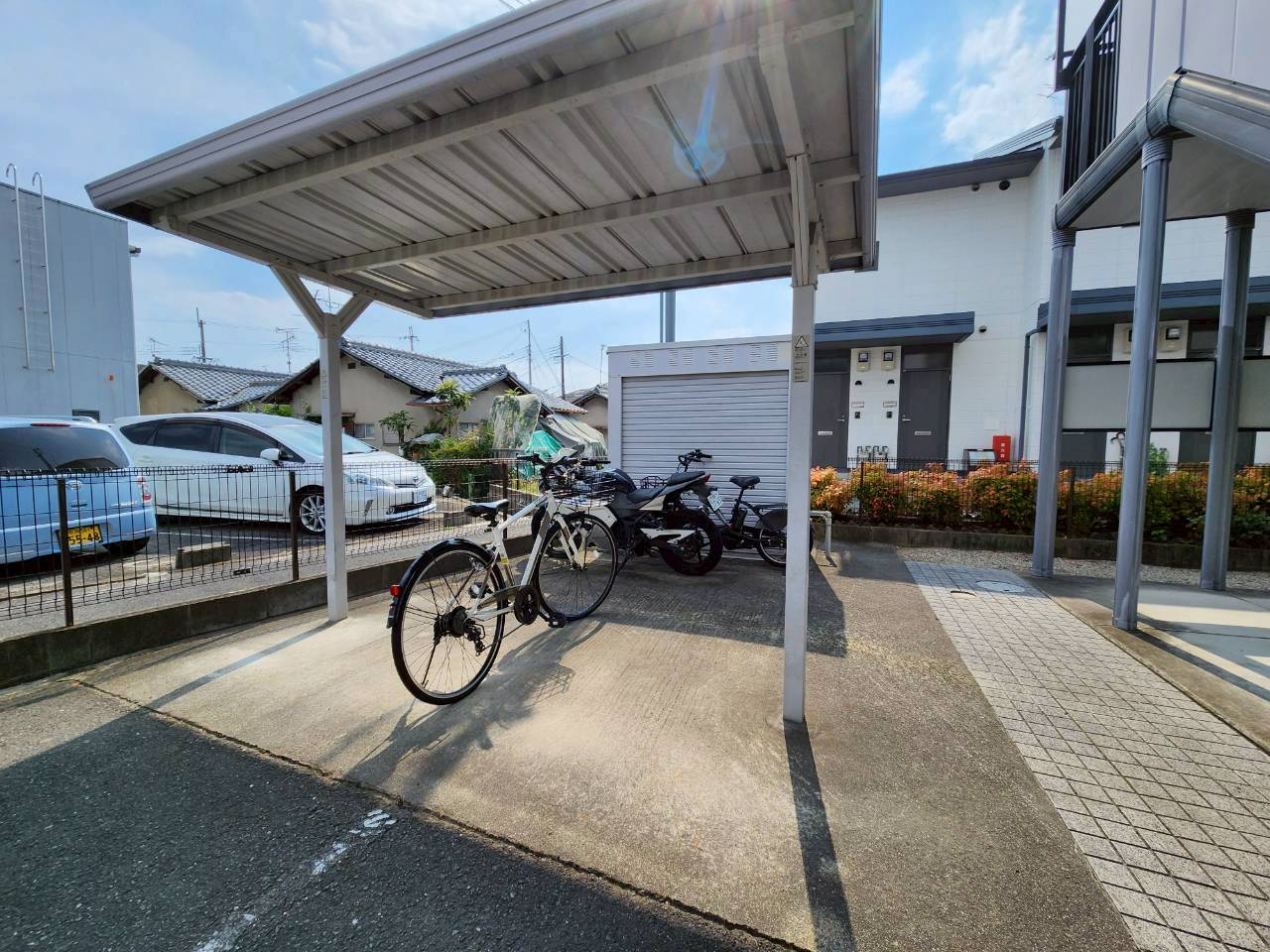 シャトレ中山の駐車場