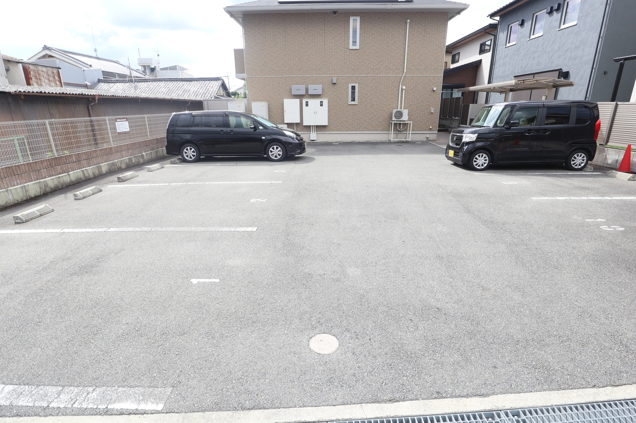 ファミールメゾン桜の駐車場