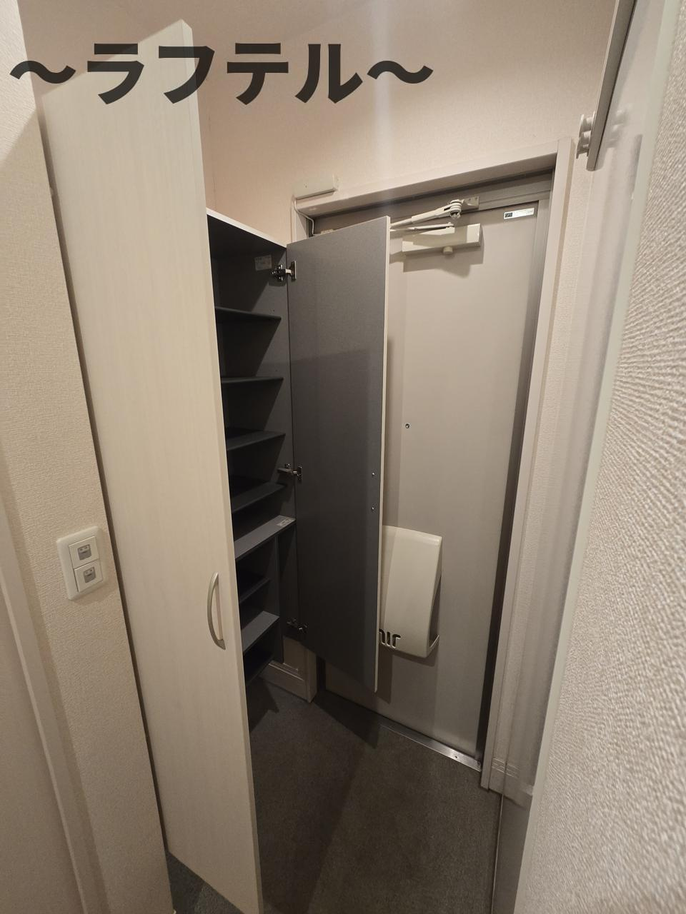 所沢市中新井２丁目のアパートの玄関