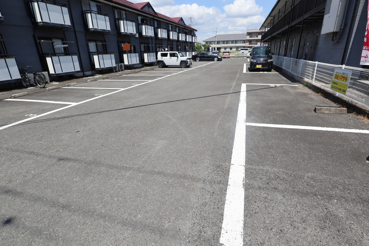ラポール田井庄Ａ棟の駐車場