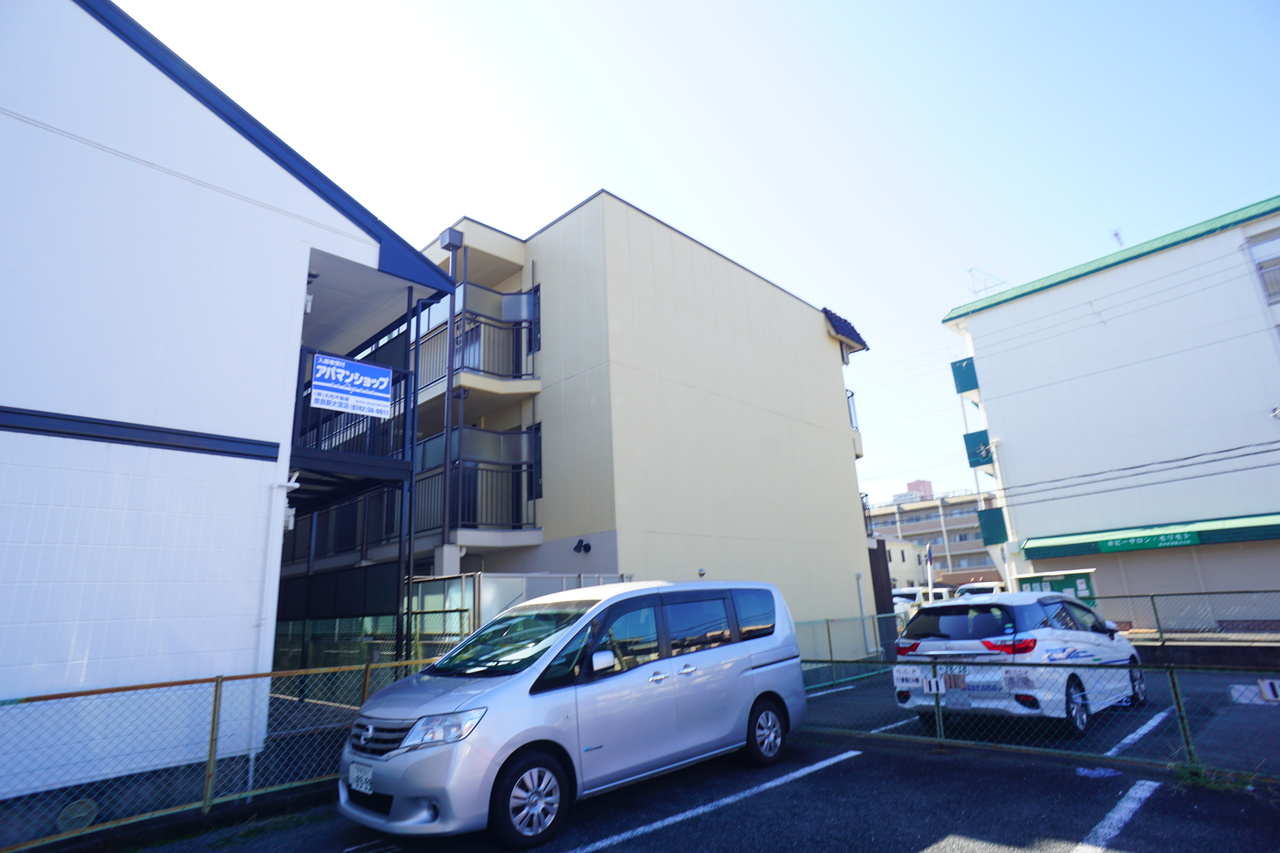 フルール・ド・新大宮の駐車場