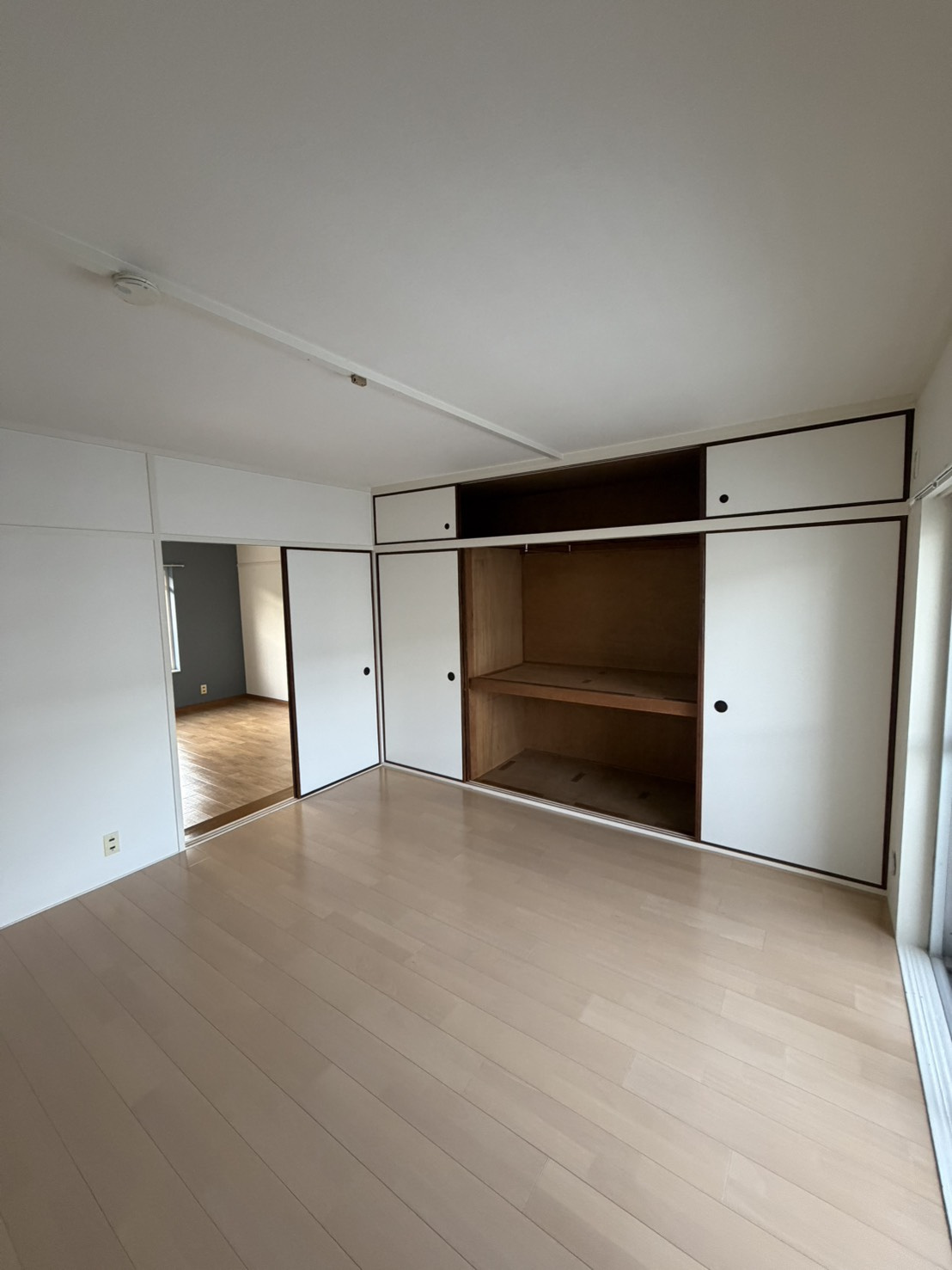 渦ヶ森コーポ6号館の居間・リビング|こちらの居間で趣味の時間をお楽しみください