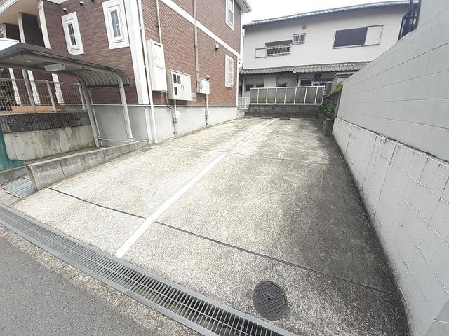 ラ・グラース・ケイの駐車場