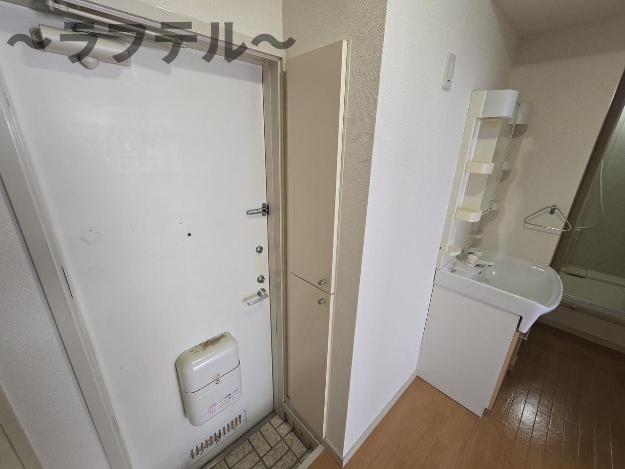 フラワーガーデンＡ棟の玄関|別部屋イメージ写真