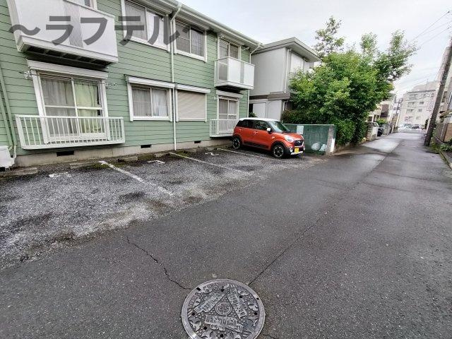 フラワーガーデンＡ棟の駐車場