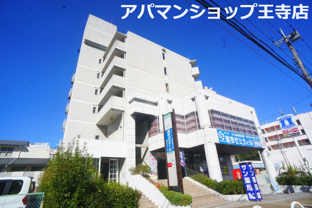 ヤマセンビルの外観