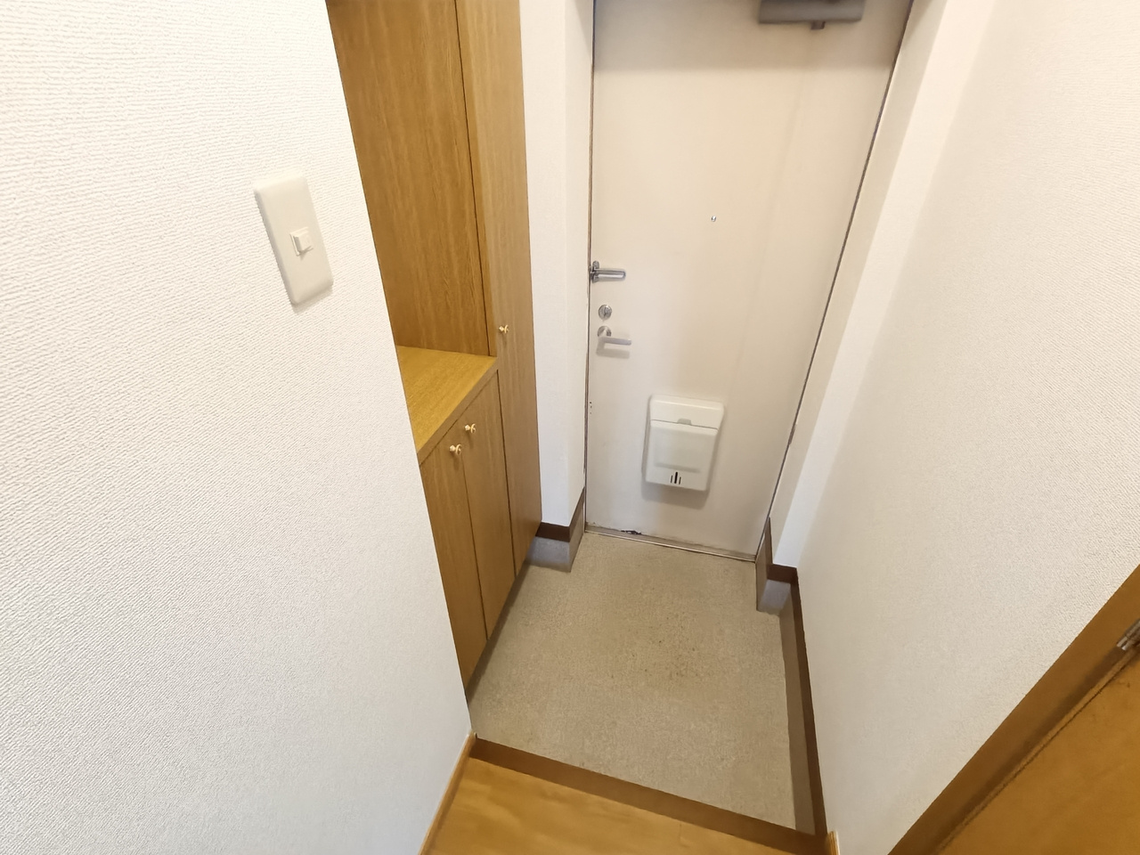 プレミール加茂Ａの玄関|きれいな玄関です