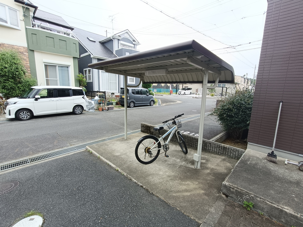 プレミール加茂Ａのその他共用部分|駐輪場はこちら★