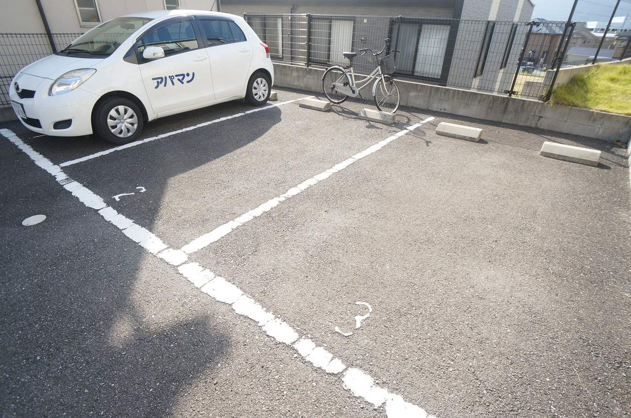レオパレス優豊の駐車場