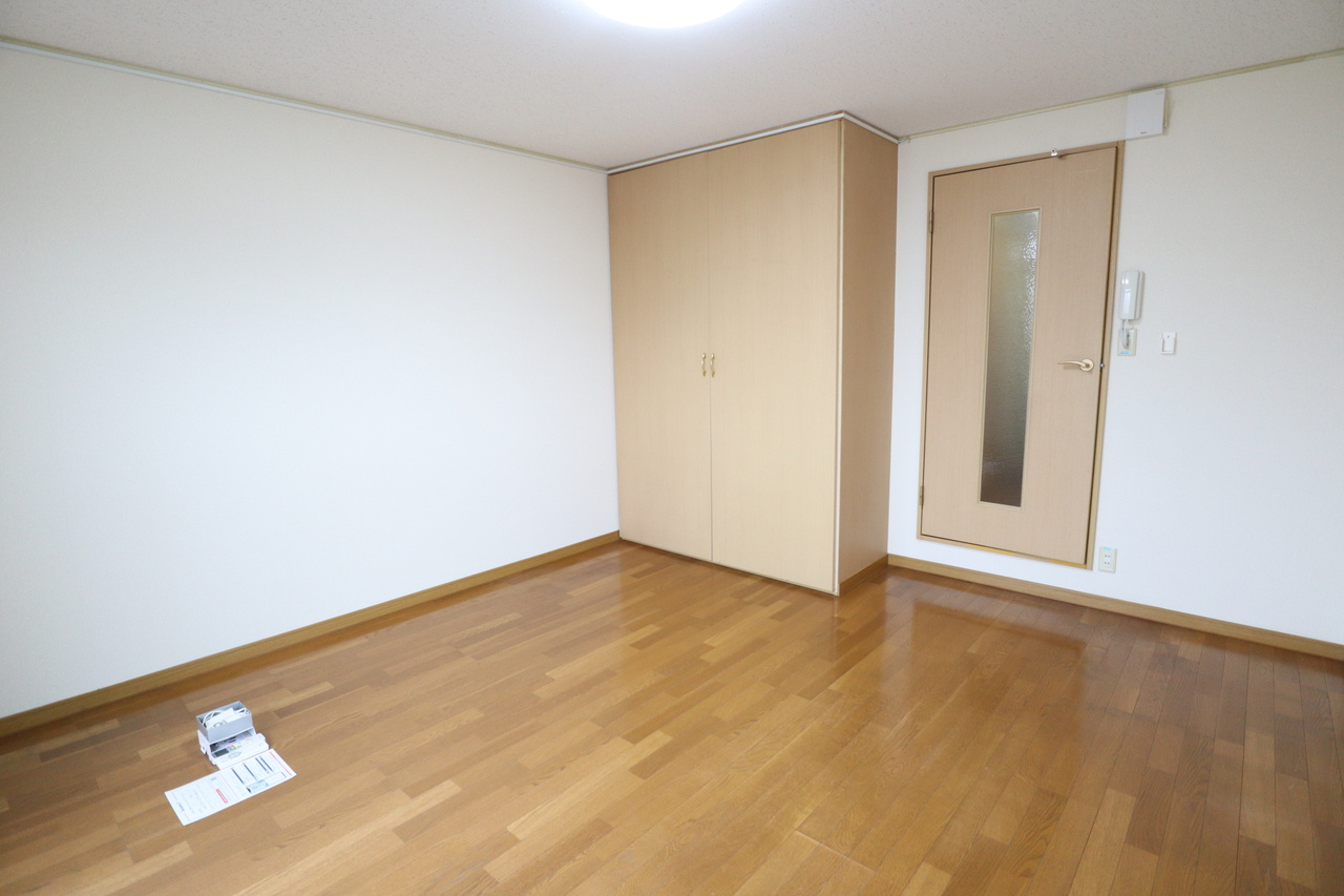 レオパレス二上の洋室
