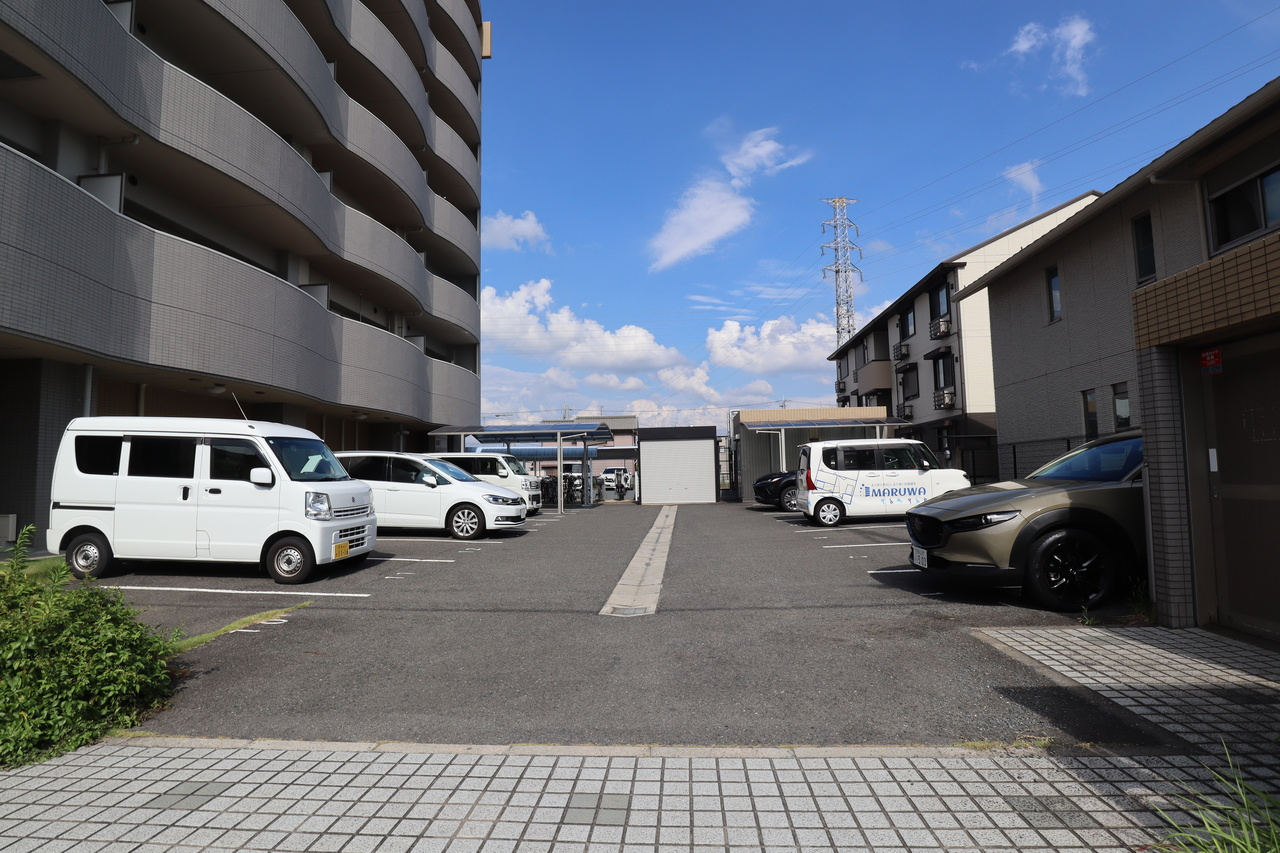 グランドゥール郷（サト）の駐車場
