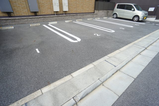 ココドミールの駐車場