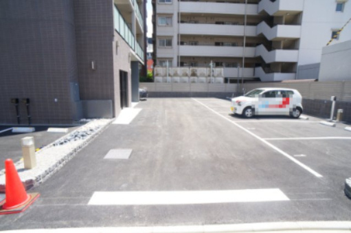 ラヴィーナ奈良の駐車場