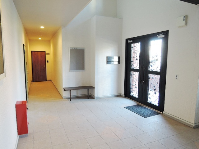 レグルス・イソラのエントランス|※イメージ別号室写真