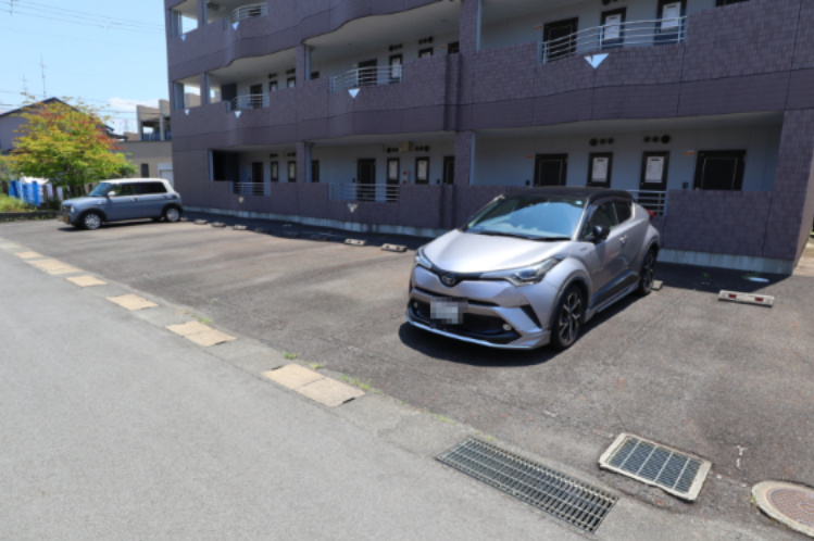 ＷＩＮＧ　ＨＯＵＳＥ　（ウイング　ハウス）の駐車場