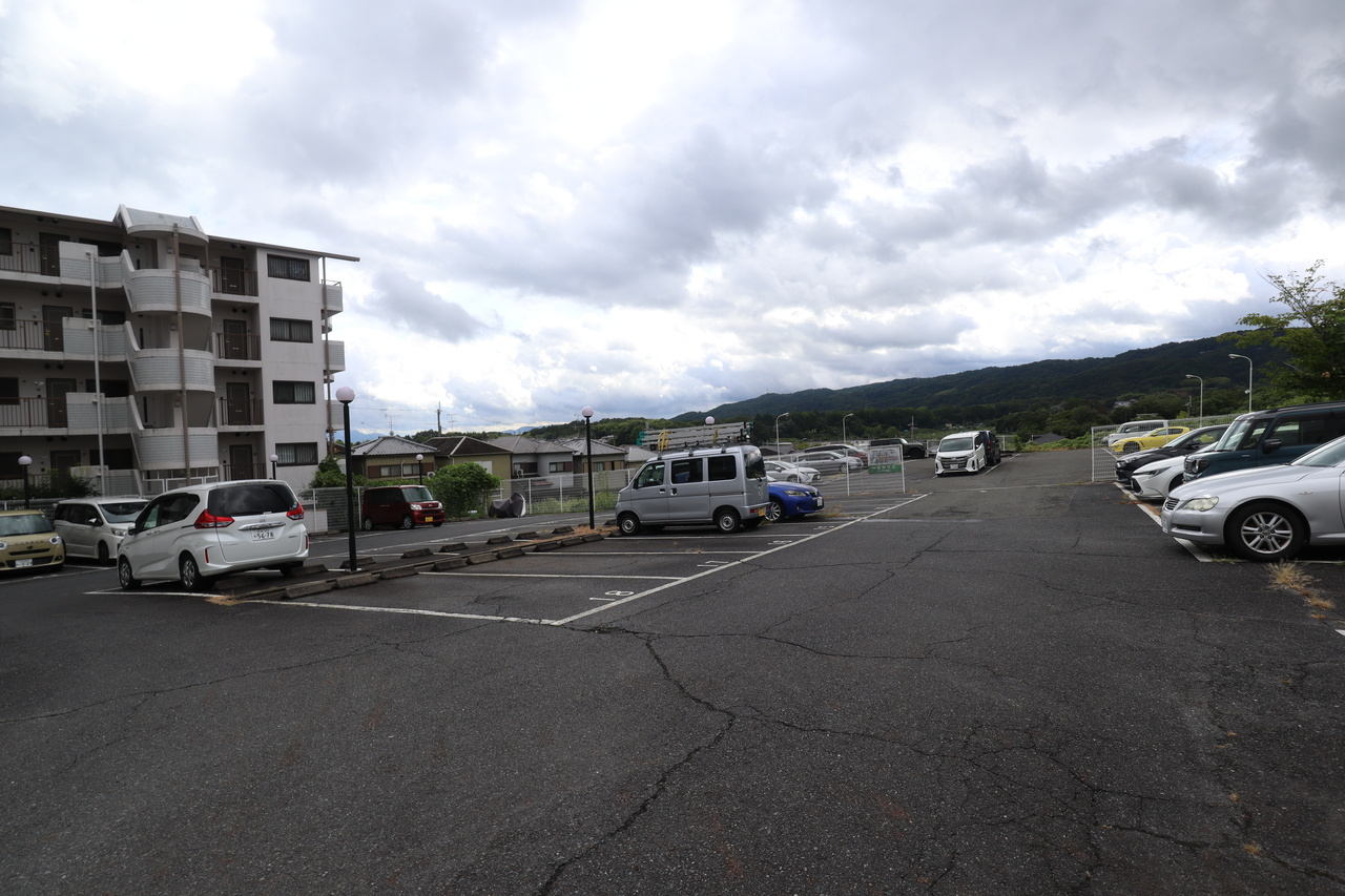 メゾン白光ヶ丘（ビャッコウガオカ）の駐車場