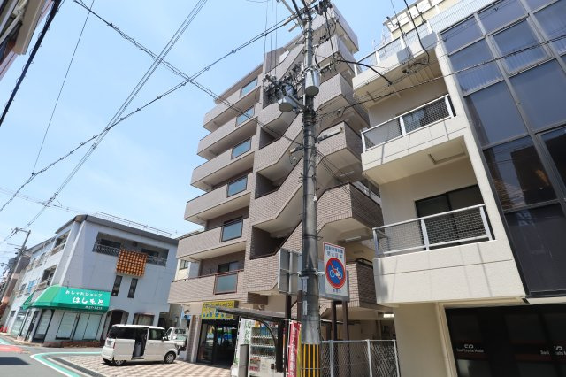 フォレスト神宮前の外観