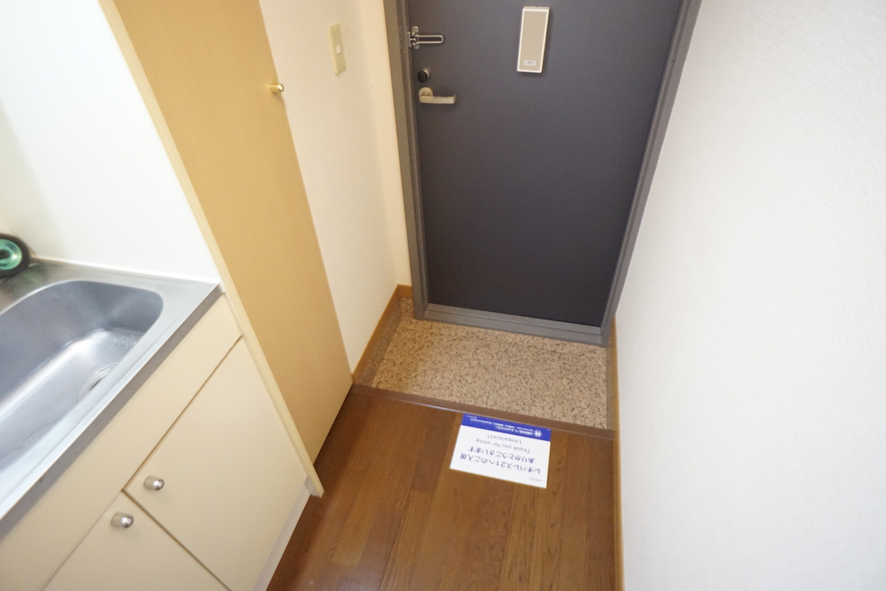 レオパレス大陽壱番館の玄関