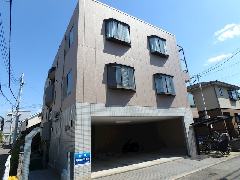 西宮市松籟荘のマンションの外観