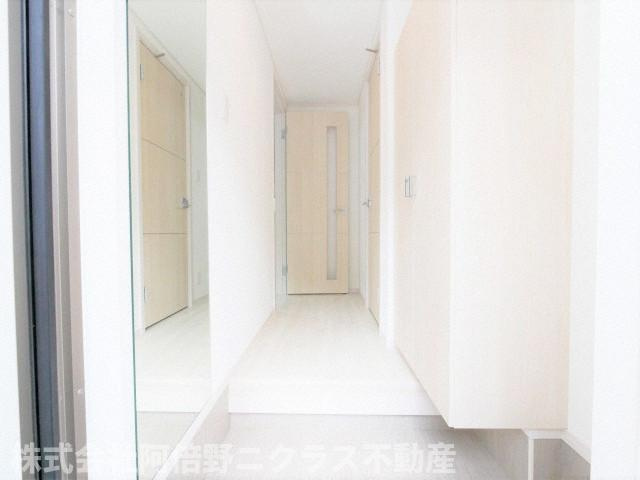 アセーボフロールの玄関|内装は別部屋の参考写真です。
