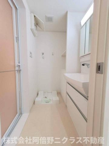 アセーボフロールの独立洗面台|内装は別部屋の参考写真です。