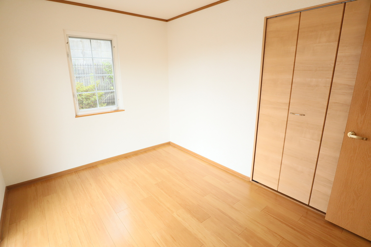 クレストール八上の洋室
