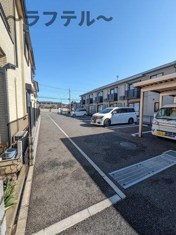 所沢市大字上安松のアパートの駐車場