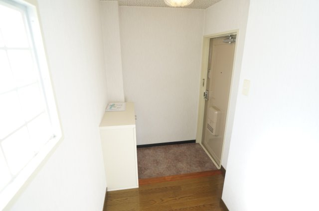 新大マンションの玄関